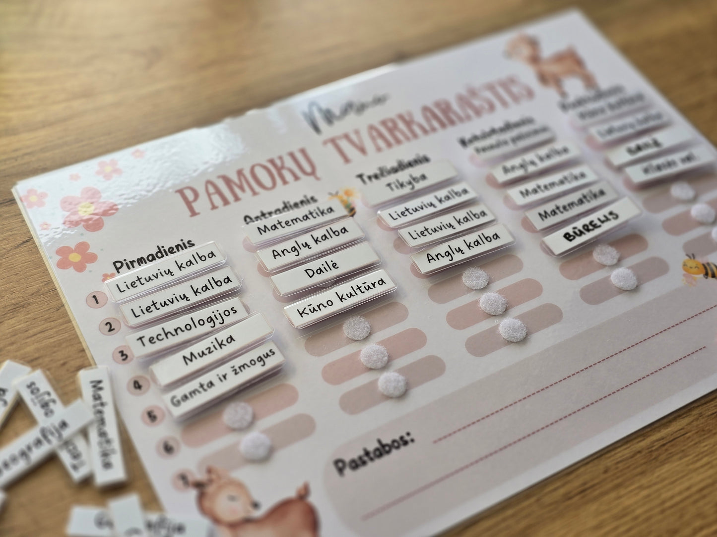 Personalizuotas pamokų tvarkaraštis su keičiamomis kortelėmis